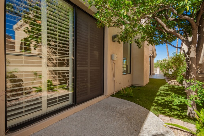 Building Photo - 10126 E Cochise Dr