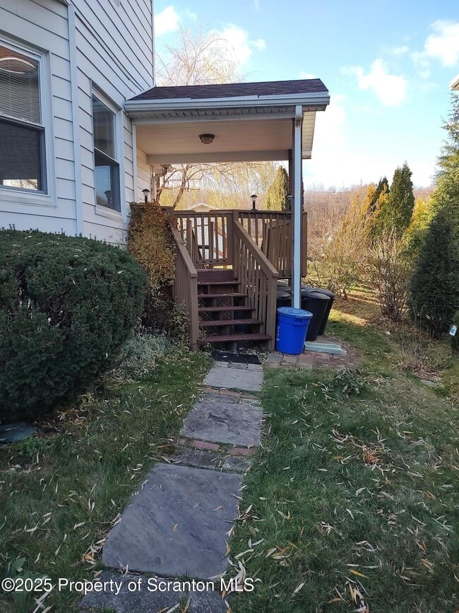 Building Photo - 1023 Carmalt St