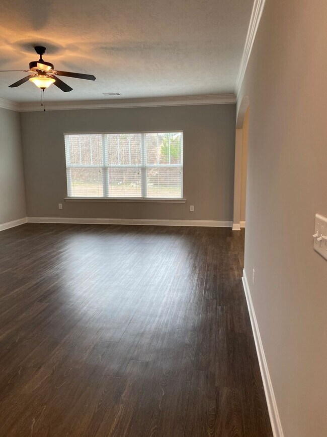 Building Photo - Spacious 5-Bedroom Home with Open Foyer - Move-In Ready! **Close to Fort Gordon, Hospitals, and I...