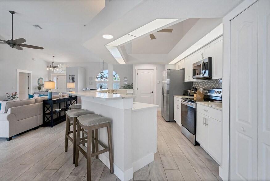 Building Photo - 5520 Almar Dr