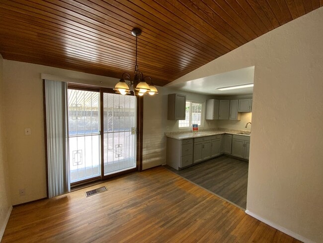 Building Photo - 3 Bedroom Single Story Home Available Near...