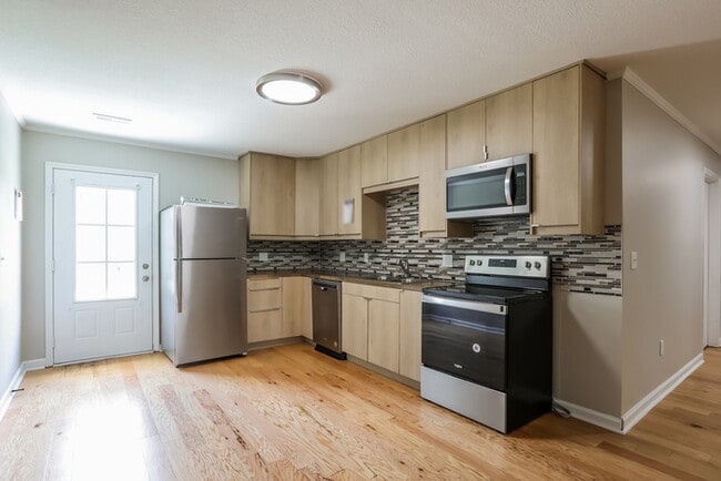 Building Photo - 3 Bedroom Home on Corner Lot