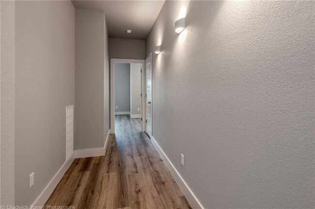 Building Photo - 1510 N Gregg Ave