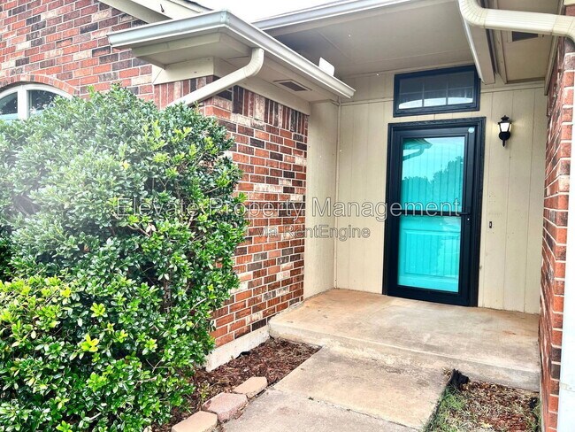 Building Photo - 16405 Otter Dr