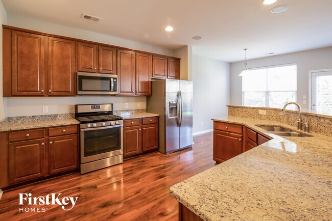 Building Photo - 302 Oglethorpe Cir