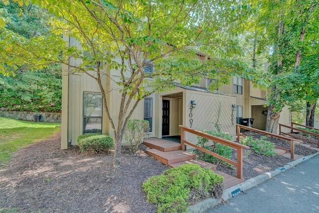 Building Photo - 7007 Oak Ct