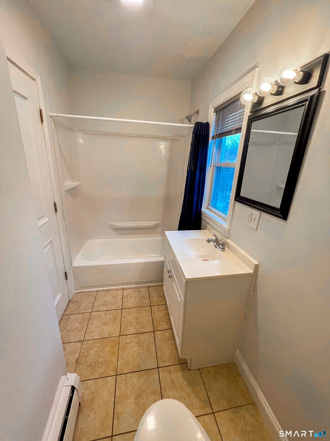 Building Photo - 8 Locust St