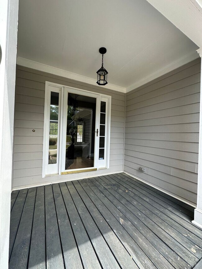 Building Photo - Move-In ready 3-bedroom 2-bathroom house on the Eastside