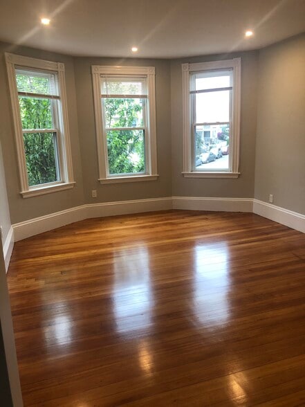 Building Photo - 24 Pond St