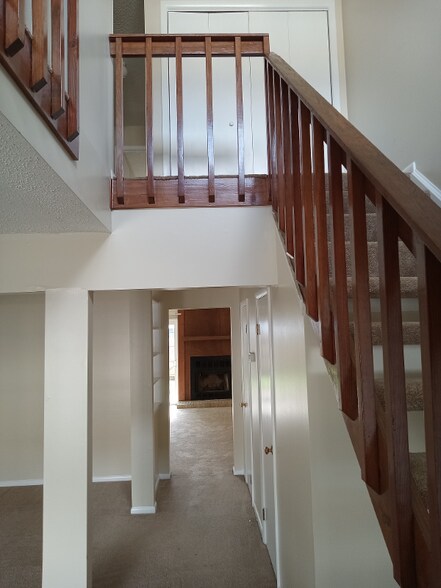 Building Photo - 3631 Chimney Creek Dr