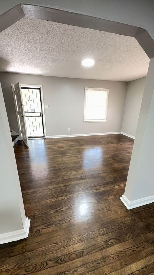Building Photo - Beautifully Updated 4 bedroom 2 bath