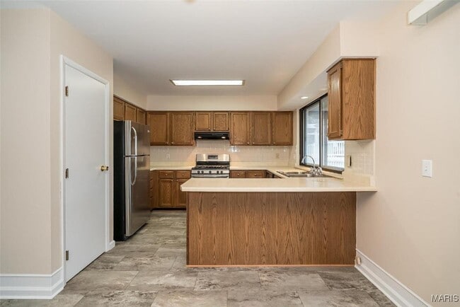 Building Photo - 2018 Creekpoint Dr