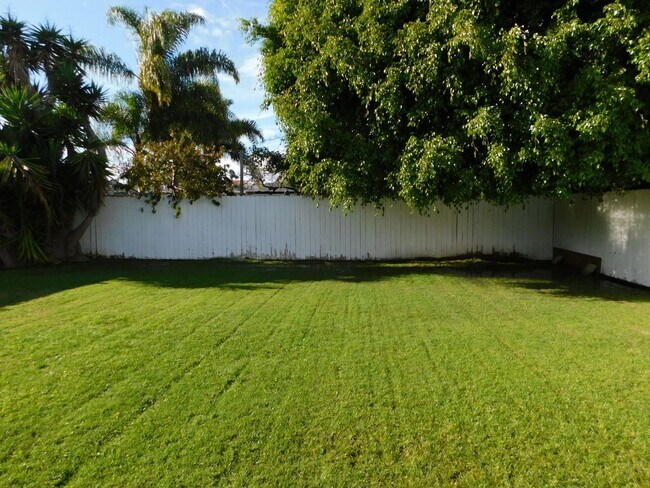 Building Photo - Charming 2 BD + Office, 1 BA Single Family Home, Eastside Costa Mesa