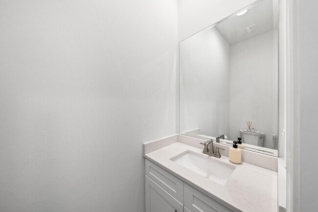 Building Photo - 39 Suwanee Dr