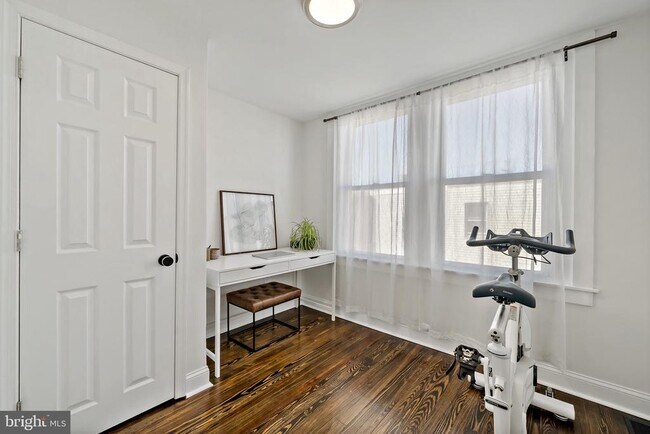 Building Photo - 2648 E Mayfield St