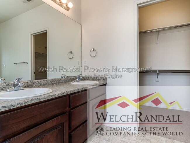 Building Photo - 897 Oxford Dr