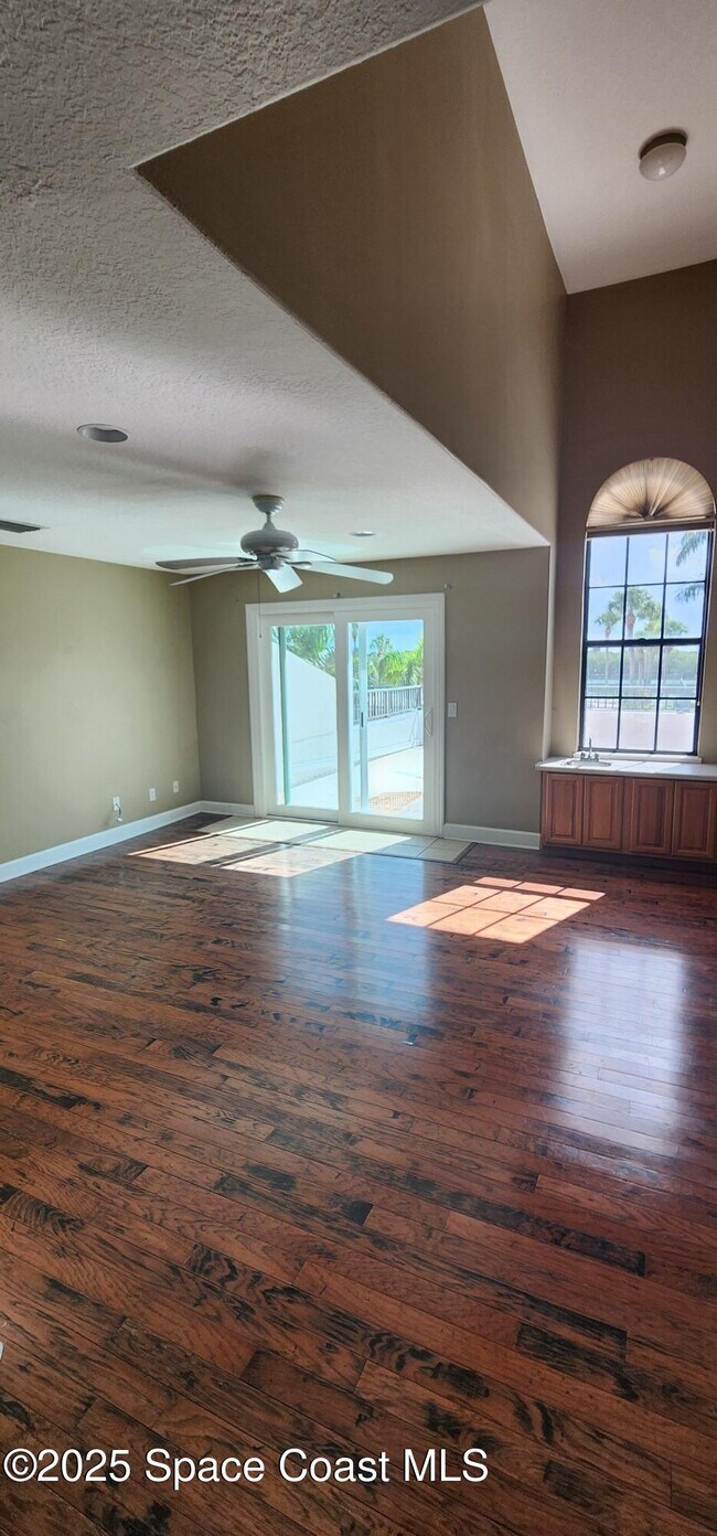 Building Photo - 2577 Sykes Creek Dr