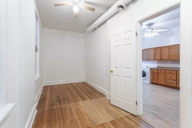 Building Photo - 3139 N Oakley Ave