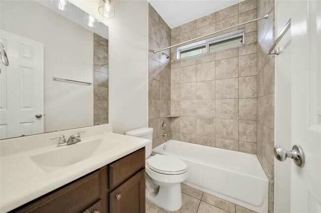 Building Photo - 3319 Fairmont Hills Ln