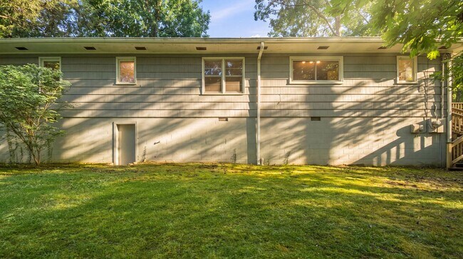 Building Photo - Charming Signal Mountain Home