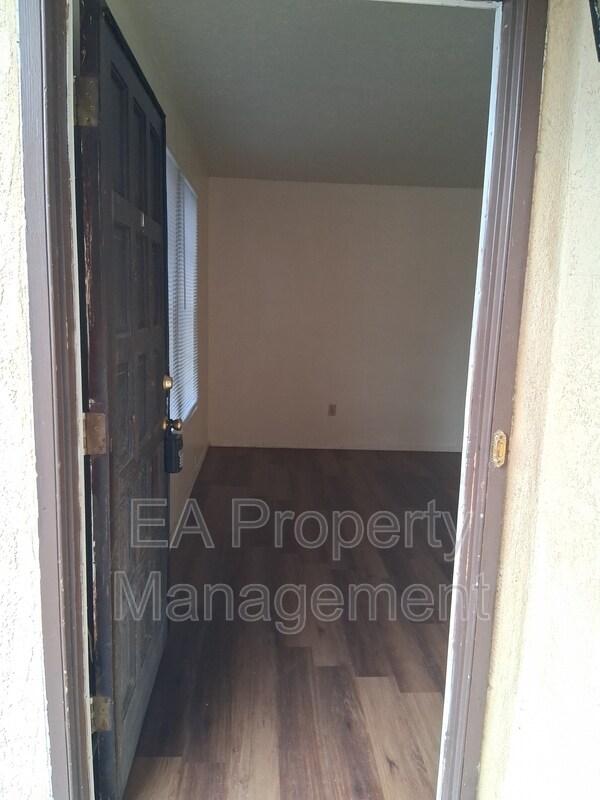 Building Photo - 12200 Candelaria Rd NE