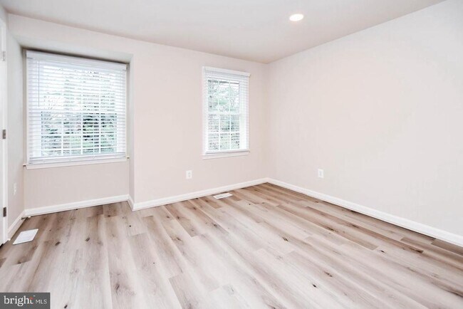 Building Photo - 20569 Strath Haven Dr