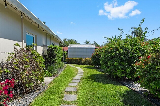 Building Photo - 930 N 11th Ct