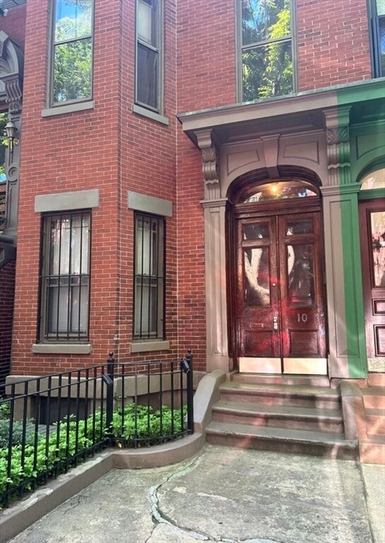Primary Photo - 10 Wellington St