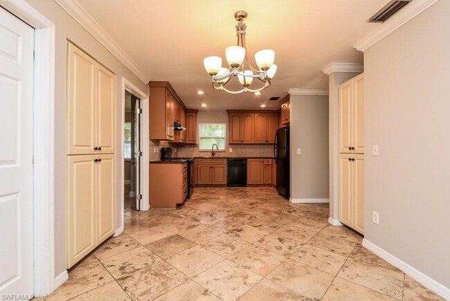 Building Photo - 5595 Sunrise Dr