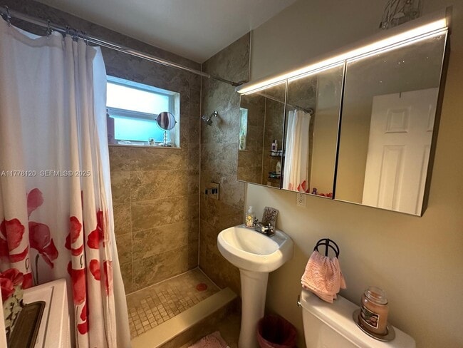 Building Photo - 1201 NE 5th Ave