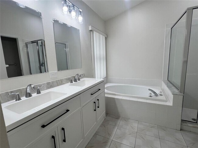 Building Photo - 526 Cypress View Dr