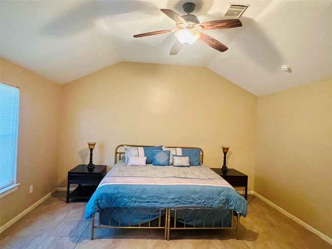 Building Photo - 22814 Tree House Ln