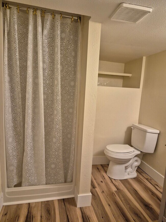 Building Photo - Cozy 1 bedroom close to Seattle Ferry and ...