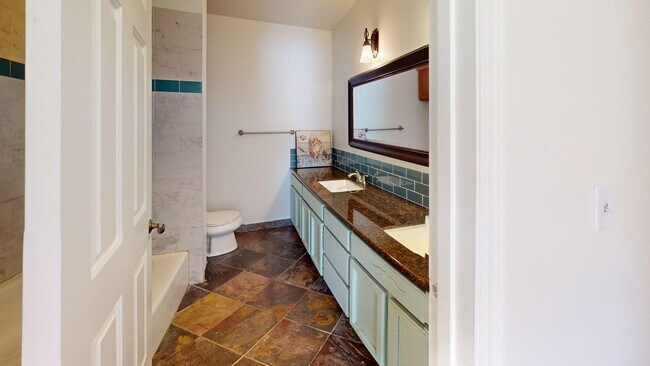 Building Photo - Freshly Updated Gem in Desirable East Side Sandy