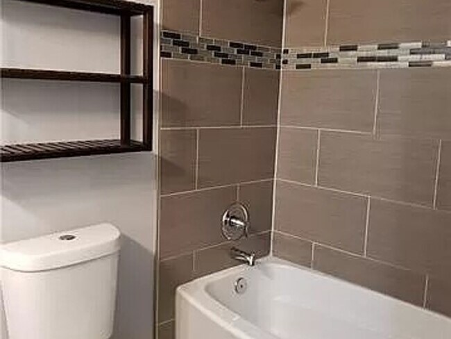 Building Photo - Beautiful 3 Bedroom single family home in ...