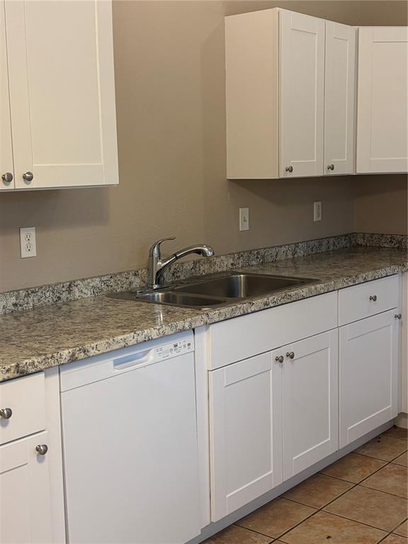 Building Photo - 510 S Cedar Ave