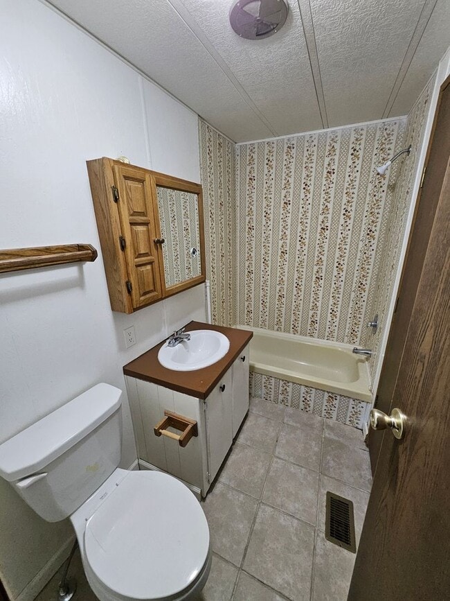 Building Photo - Newly Renovated 2 Bedroom Mobile in Bullhead City