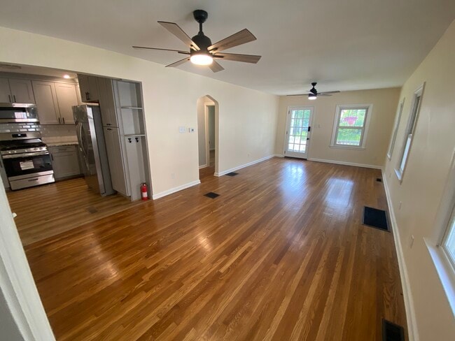 Building Photo - 6903 Buckingham Pl