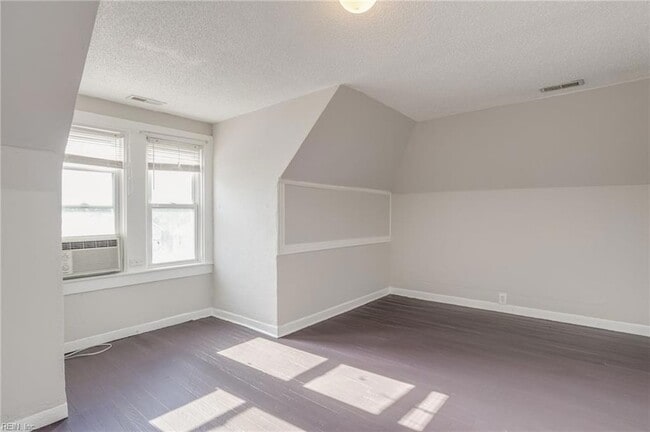 Building Photo - 3901 Newport Ave