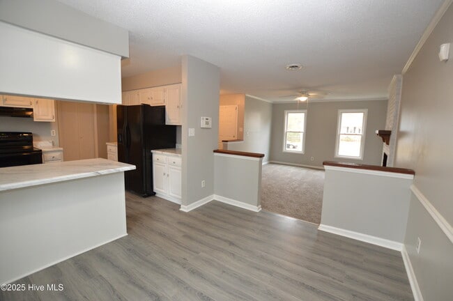 Building Photo - 307 Stillwood Dr