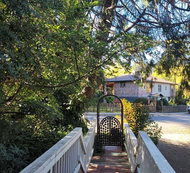 Building Photo - Nice 3 bedroom, 2 bath Home located in his...