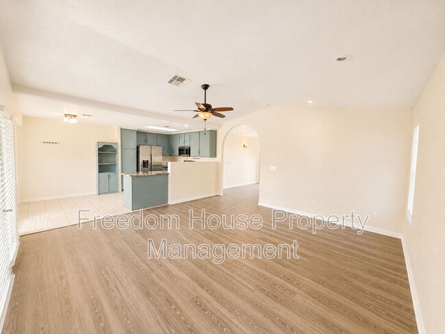 Building Photo - 3066 E Mount Charleston Dr