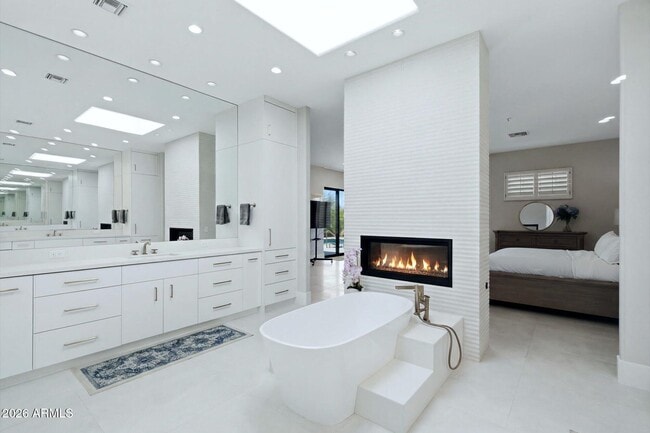 Building Photo - 6461 E Crested Saguaro Ln