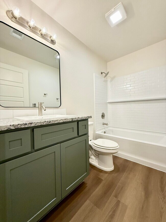 Building Photo - 2130 Langford Ave