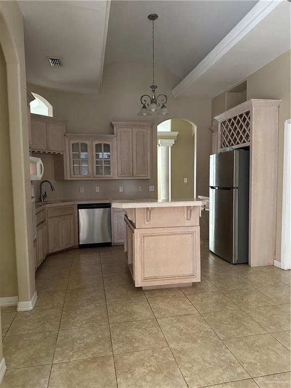 Building Photo - 34 Zuley St