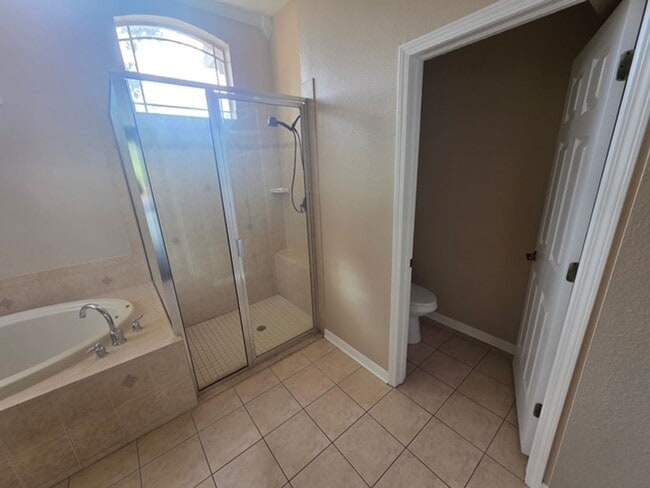 Building Photo - Beautiful and Spacious