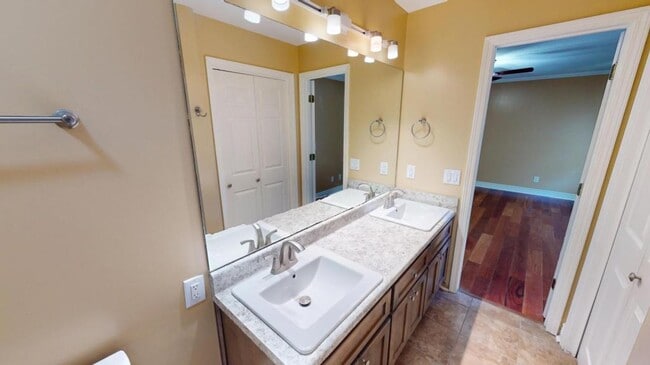 Building Photo - 110 Oakland Dr