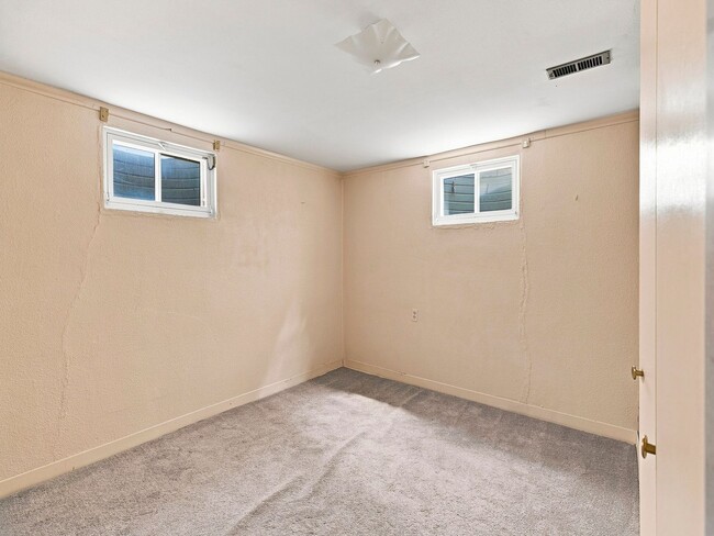 Building Photo - 513 Harvard Ln