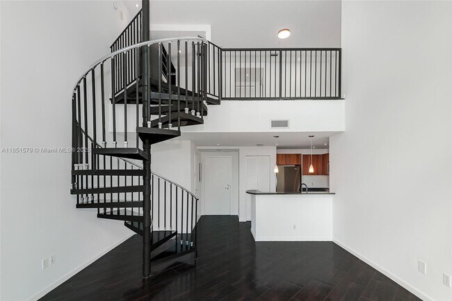 Primary Photo - 300 S Biscayne Blvd