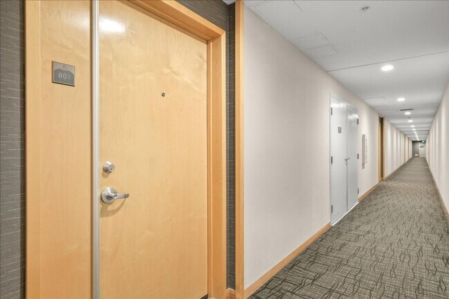 Building Photo - Move-In ready 1 Bed + Den in Discovery on Cortez Hill in Downtown